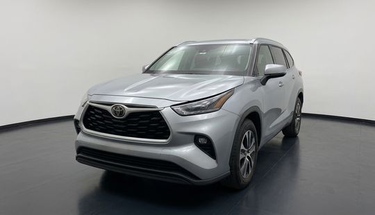 Toyota • Highlander