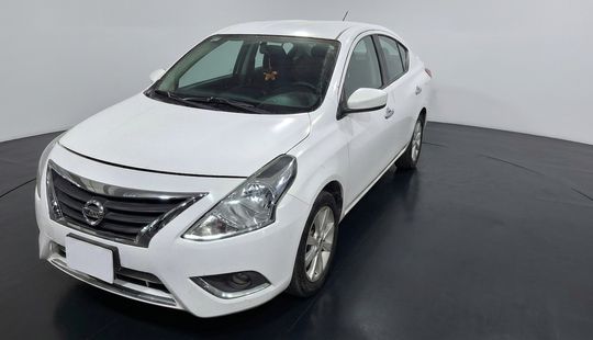 Nissan • Versa
