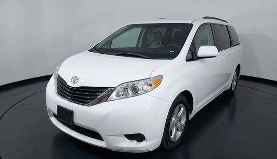 Toyota • Sienna