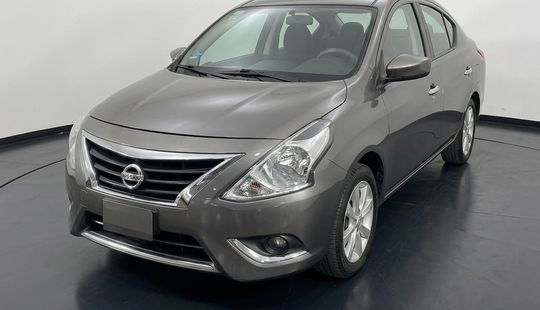 Nissan • Versa