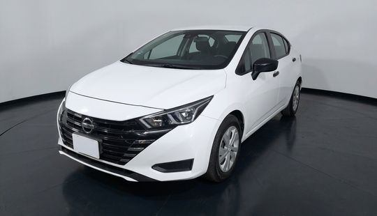 Nissan • Versa