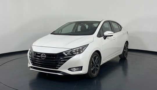 Nissan • Versa