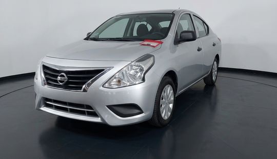 Nissan • Versa