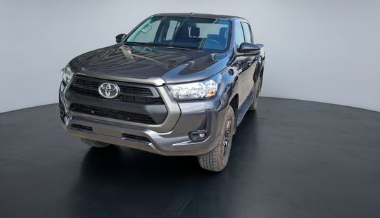 Toyota • Hilux