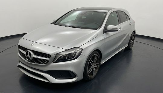 Mercedes Benz • Clase A