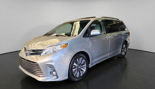 Toyota • Sienna