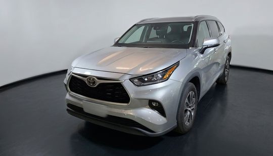 Toyota • Highlander