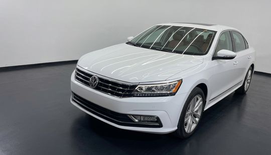 Volkswagen • Passat