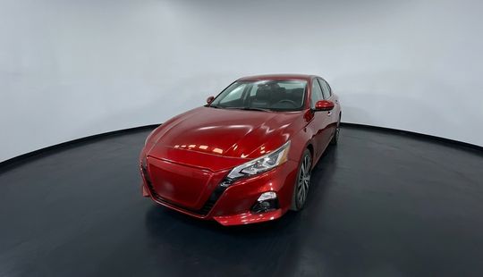 Nissan • Altima