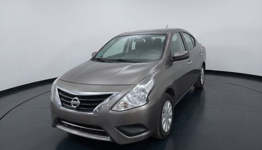 Nissan • Versa
