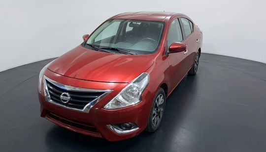 Nissan • Versa