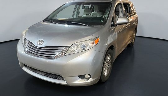 Toyota • Sienna