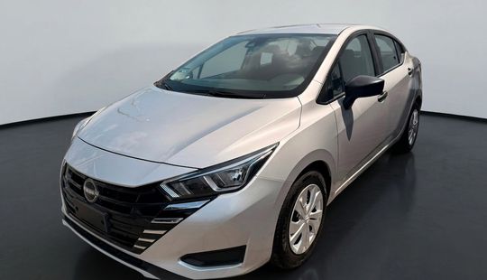 Nissan • Versa