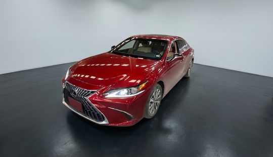 Lexus • ES