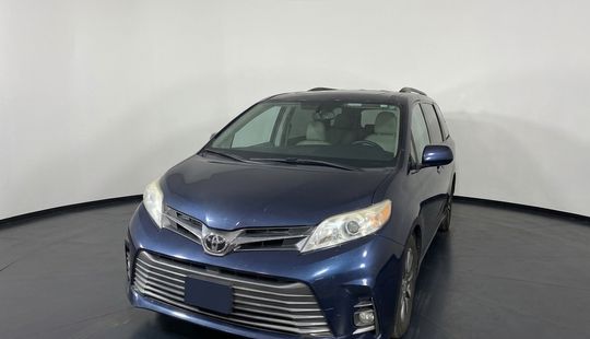 Toyota • Sienna