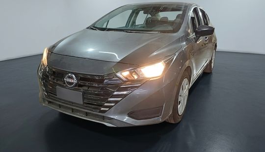 Nissan • Versa