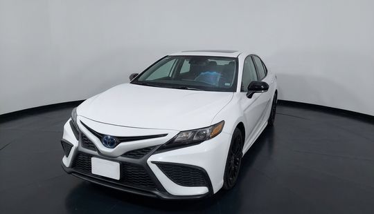 Toyota • Camry