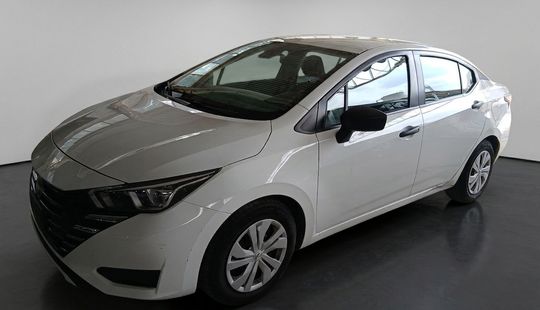 Nissan • Versa