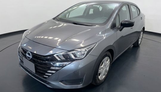 Nissan • Versa