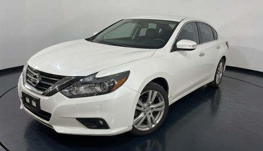 Nissan • Altima