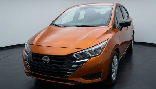 Nissan • Versa