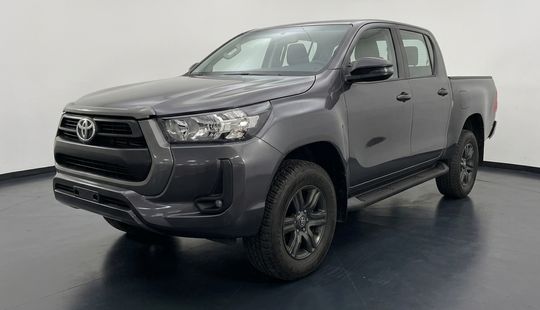 Toyota • Hilux