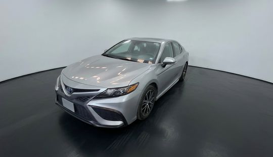 Toyota • Camry