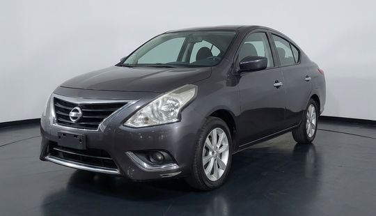 Nissan • Versa