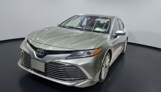 Toyota • Camry