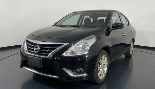 Nissan • Versa