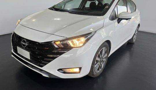 Nissan • Versa