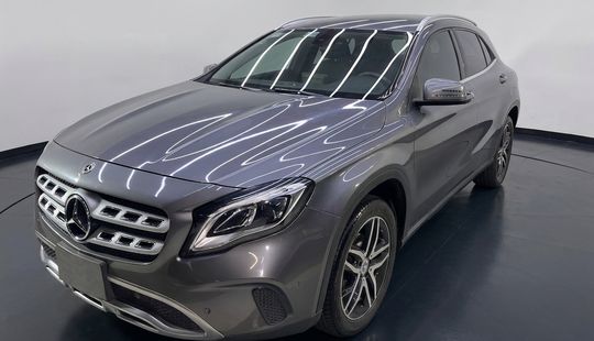 Mercedes Benz • Clase GLA