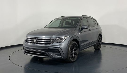 Volkswagen • Tiguan