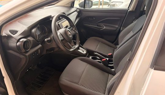Nissan • Versa