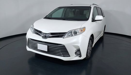 Toyota • Sienna