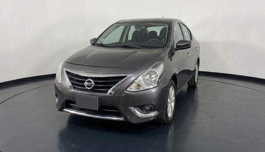 Nissan • Versa