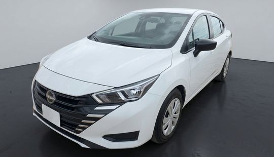 Nissan • Versa