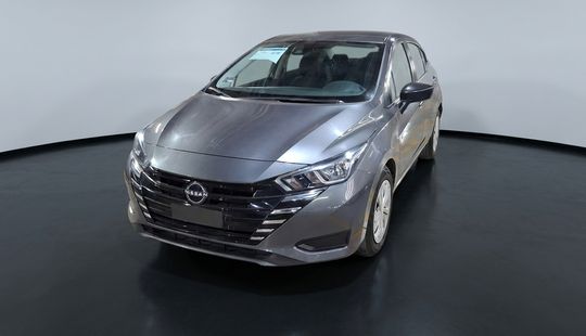 Nissan • Versa