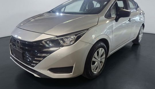 Nissan • Versa