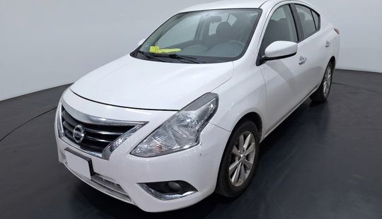 Nissan • Versa