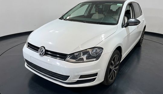 Volkswagen • Golf