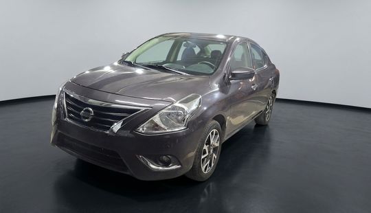 Nissan • Versa