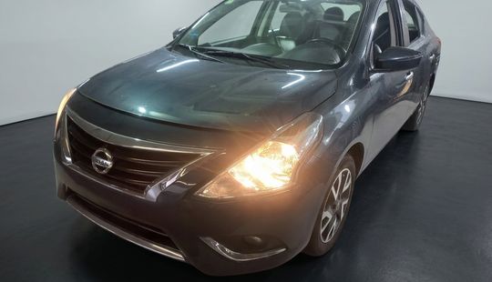 Nissan • Versa