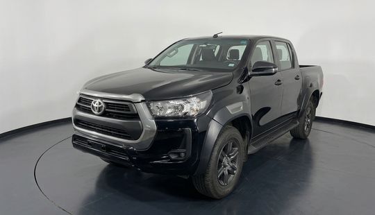 Toyota • Hilux