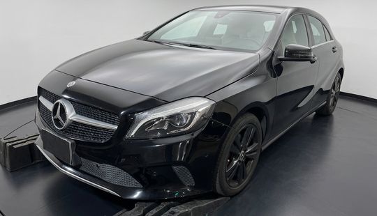 Mercedes Benz • Clase A