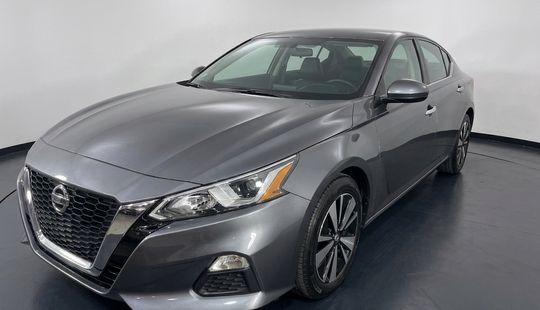 Nissan • Altima