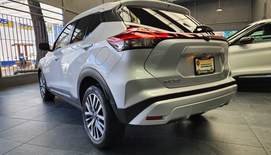 2024 • 10,015 km • Automático