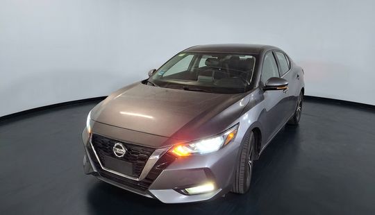 Nissan • Sentra