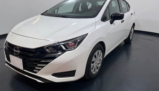 Nissan • Versa