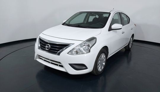 Nissan • Versa